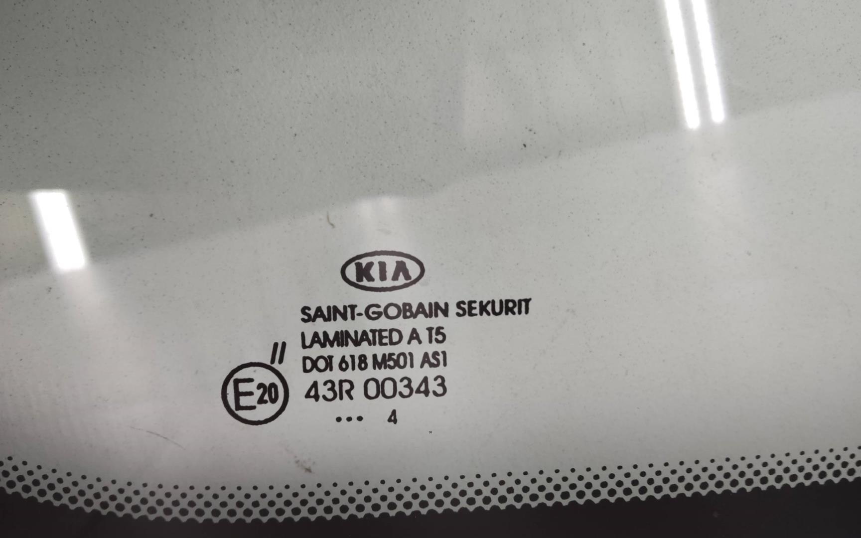 Стекло лобовое (ветровое)