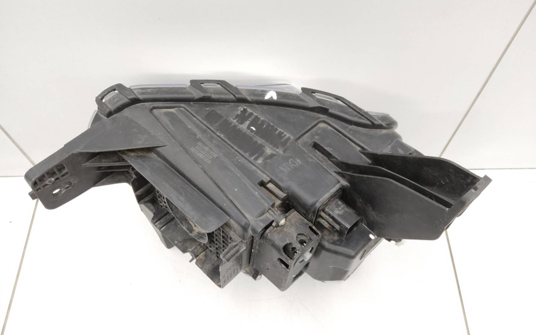 Фара дневного света правая (ходовые огни)