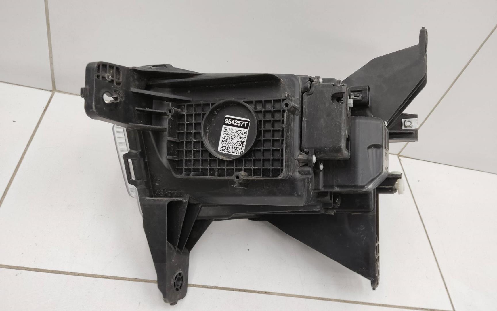 Фара дневного света правая (ходовые огни)