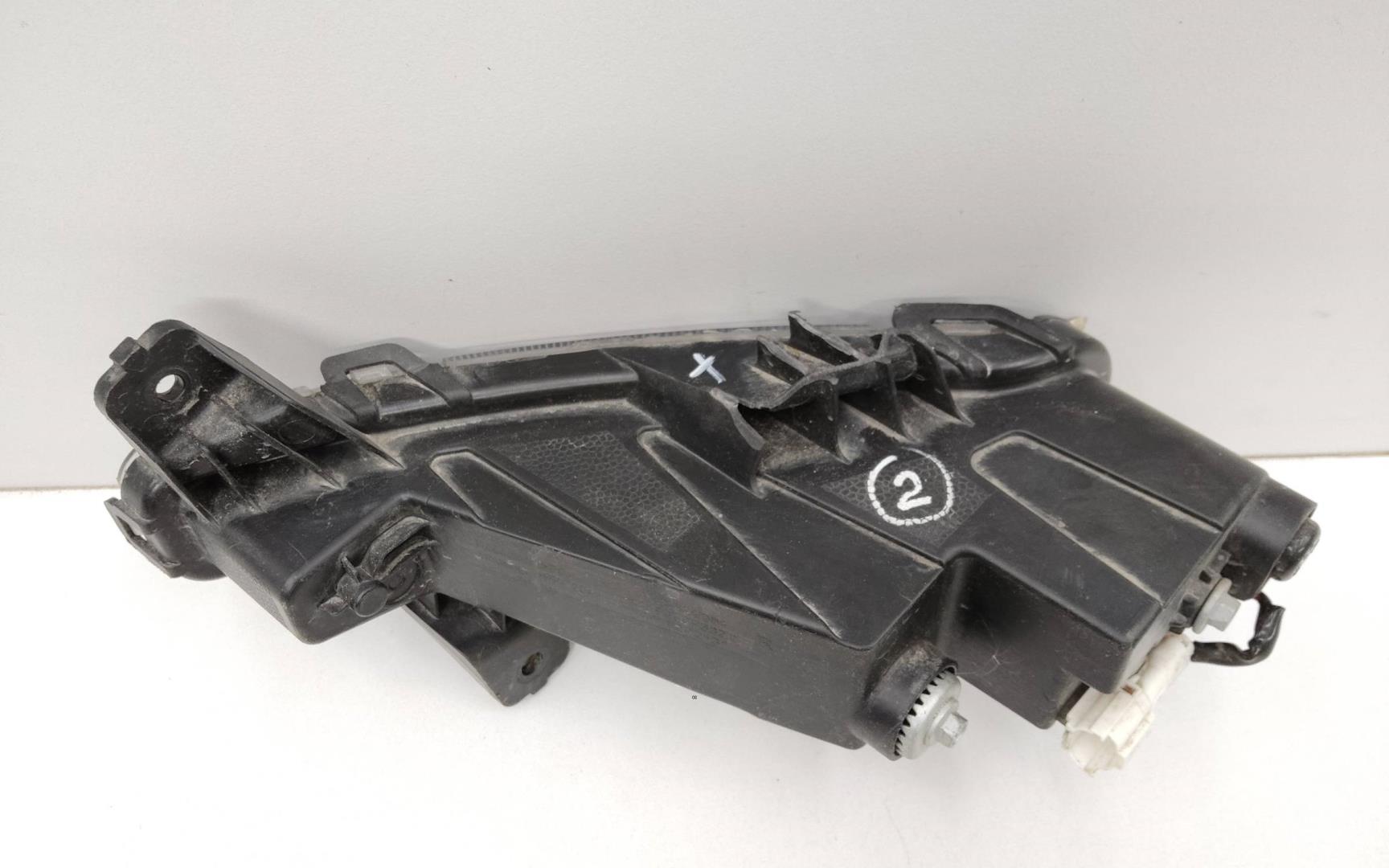 Фара противотуманная правая