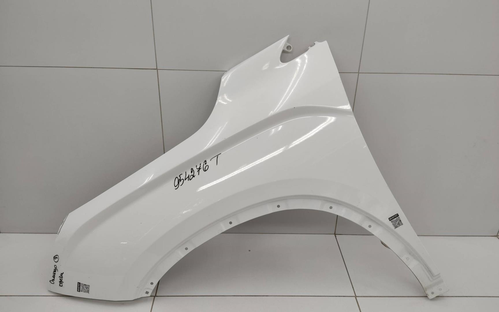 Крыло переднее левое