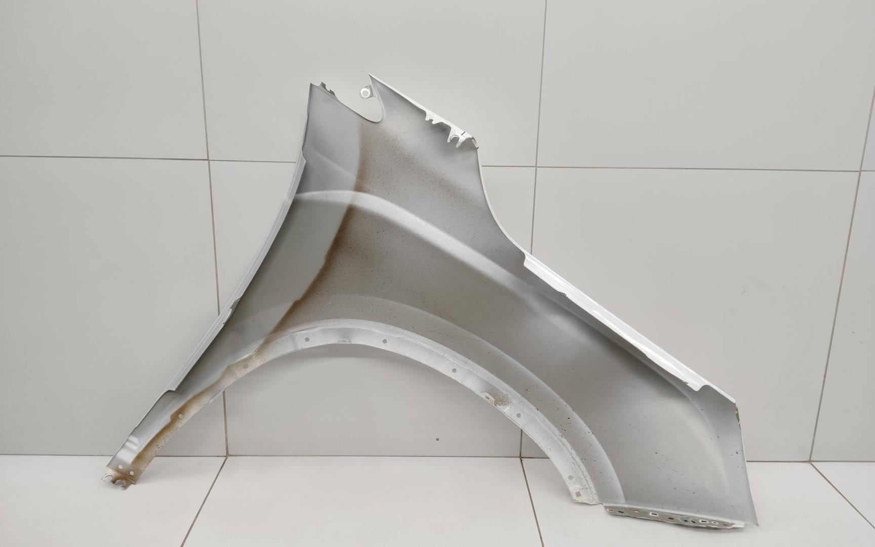 Крыло переднее левое