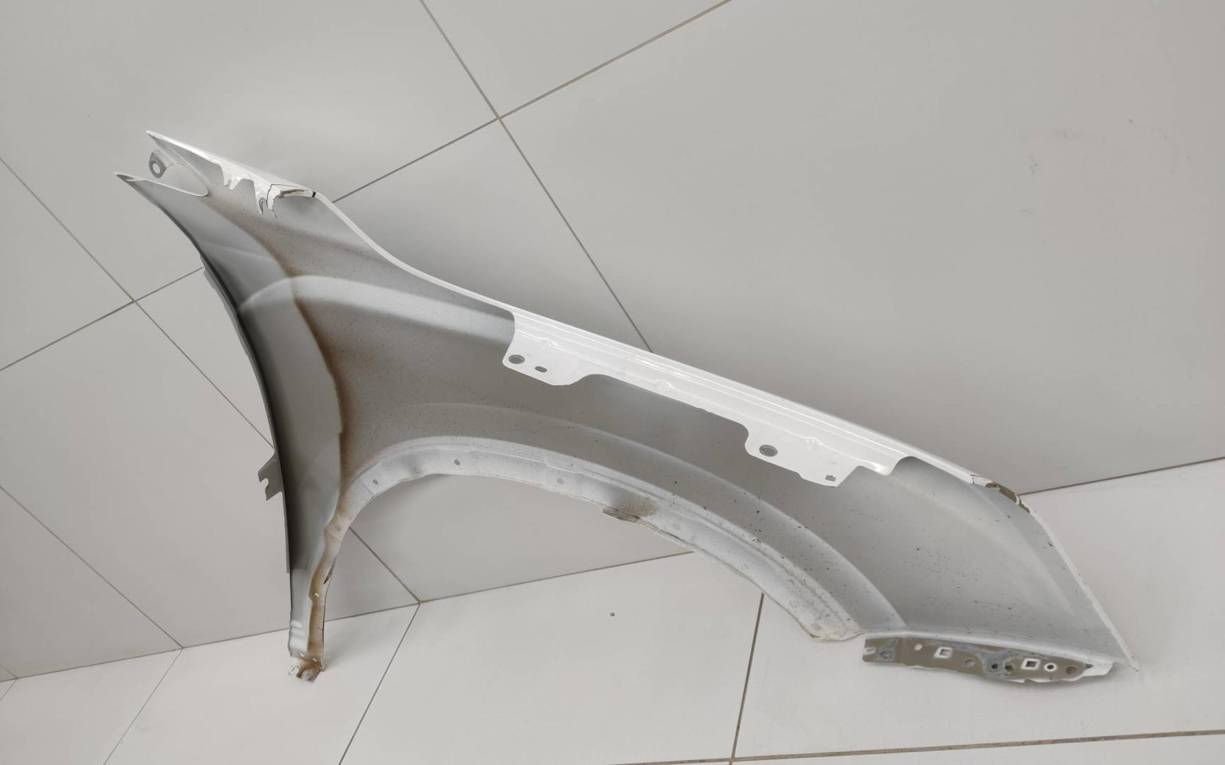 Крыло переднее левое