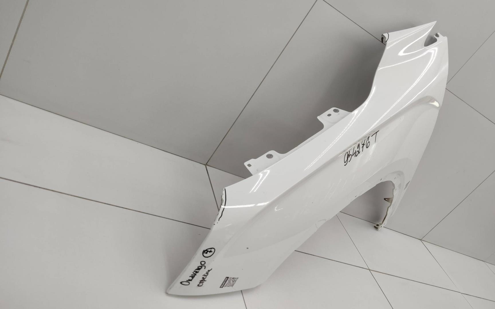 Крыло переднее левое