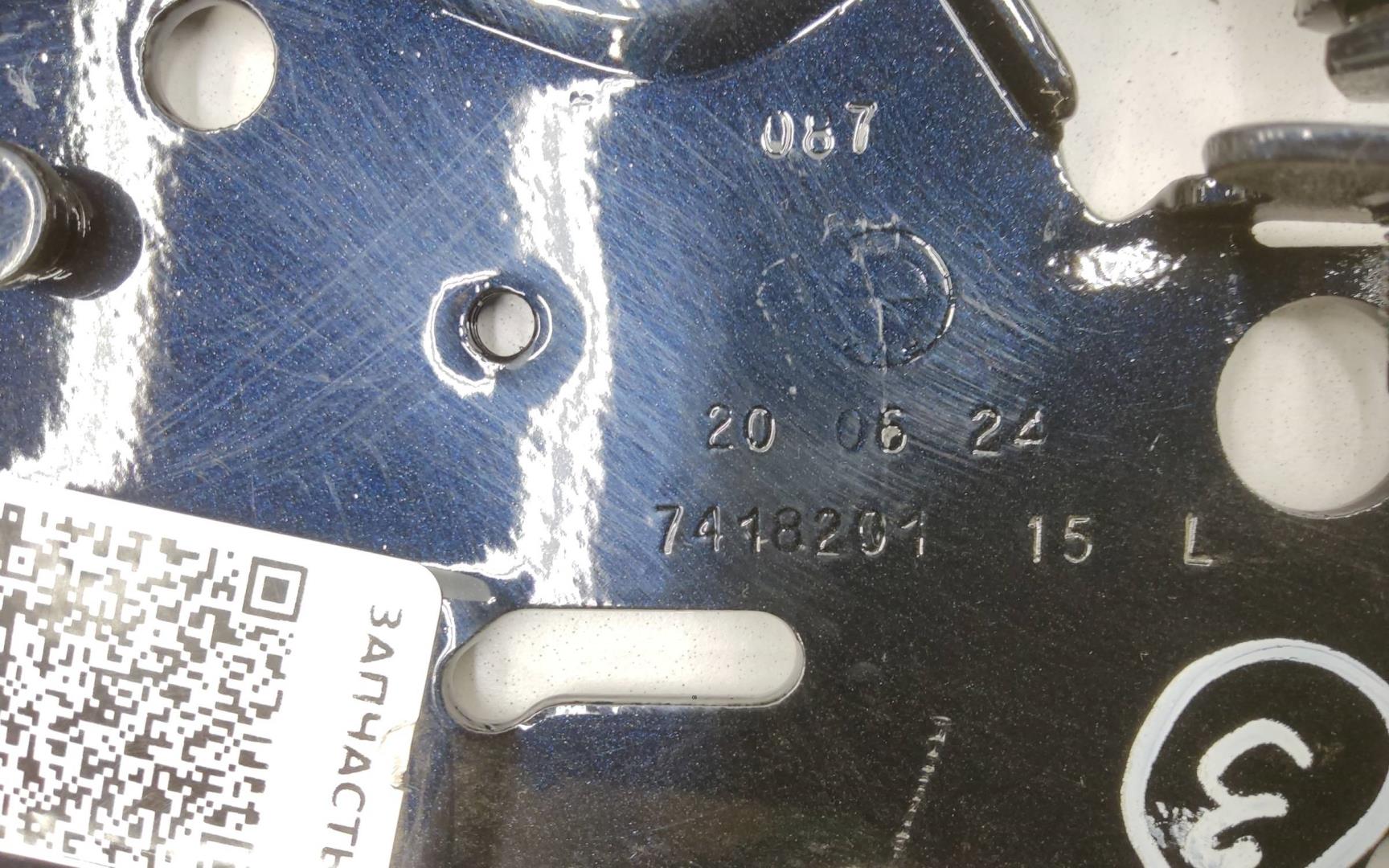 Петля капота левая