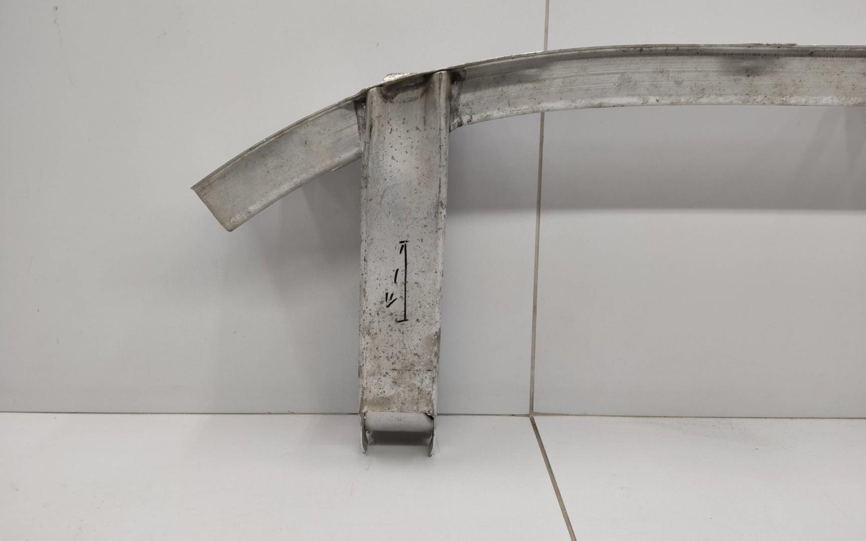 Усилитель переднего бампера