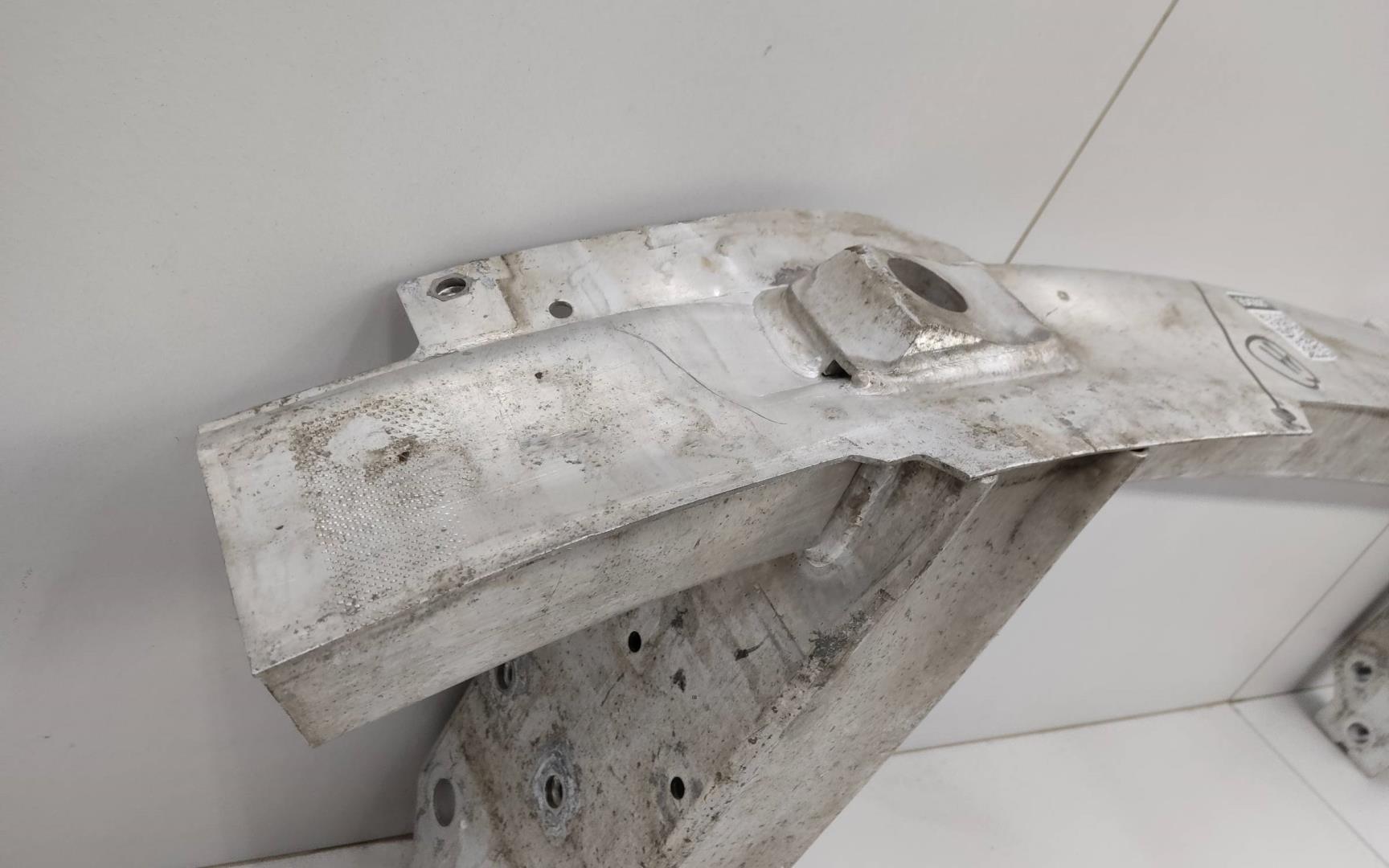 Усилитель переднего бампера