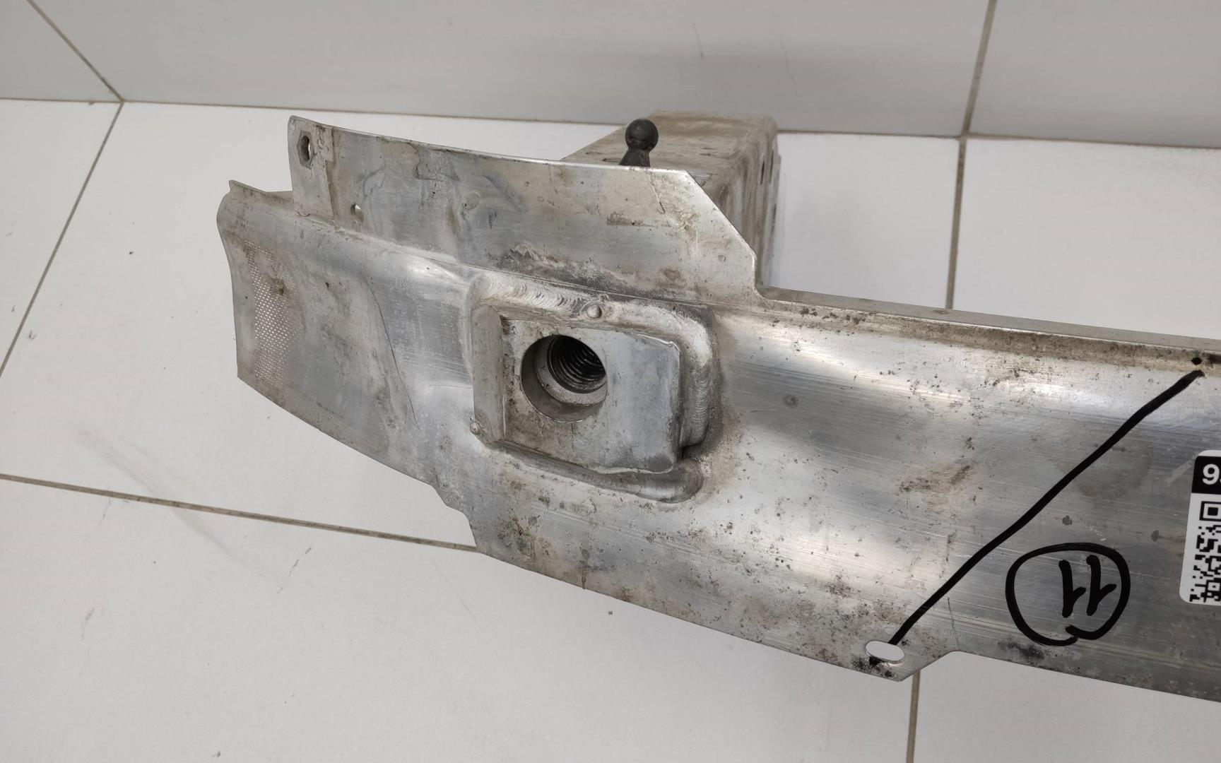 Усилитель переднего бампера