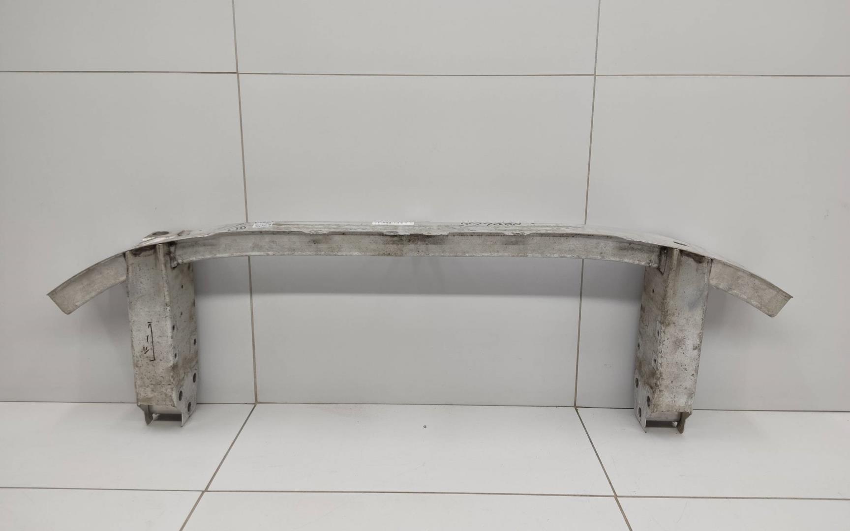 Усилитель переднего бампера