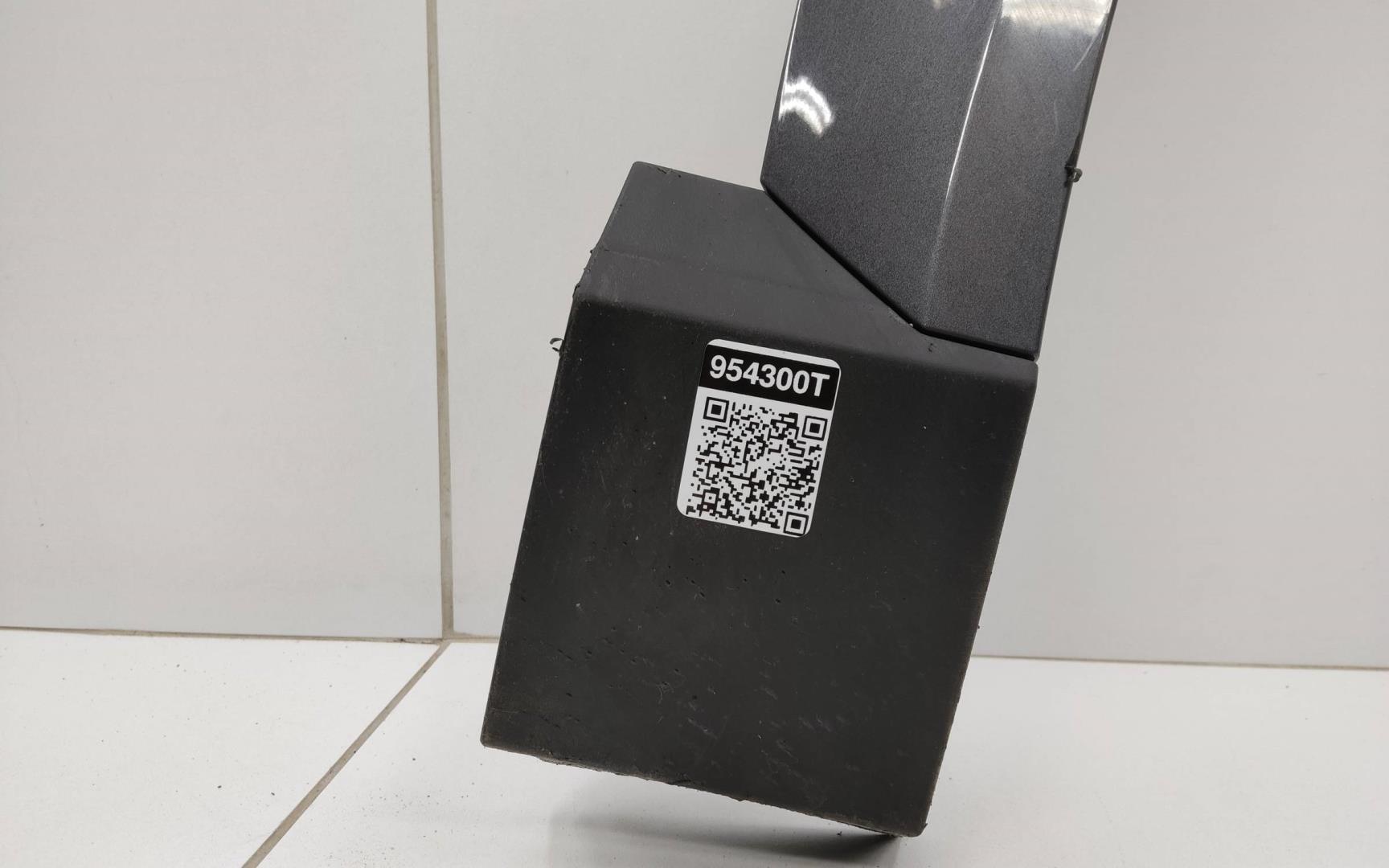 Накладка переднего крыла правого