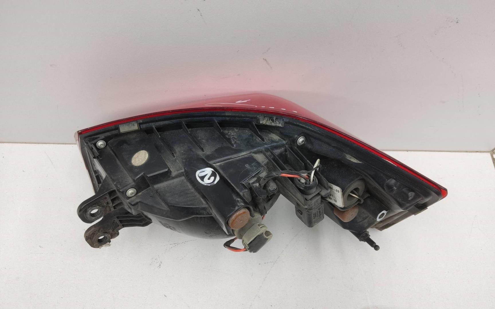 Фонарь задний наружный левый