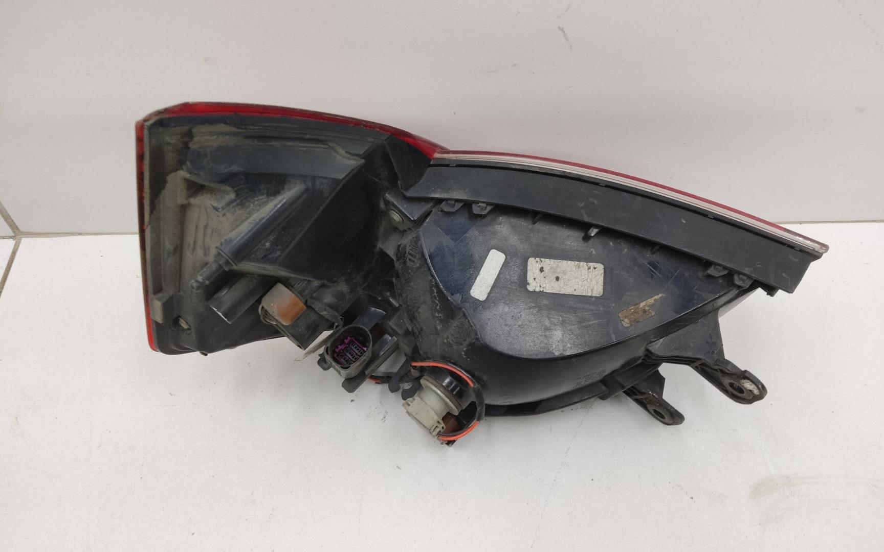 Фонарь задний наружный левый