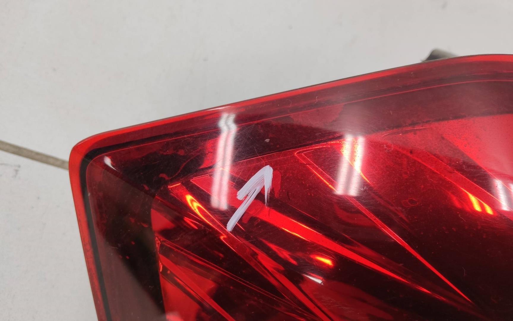 Фонарь задний наружный левый