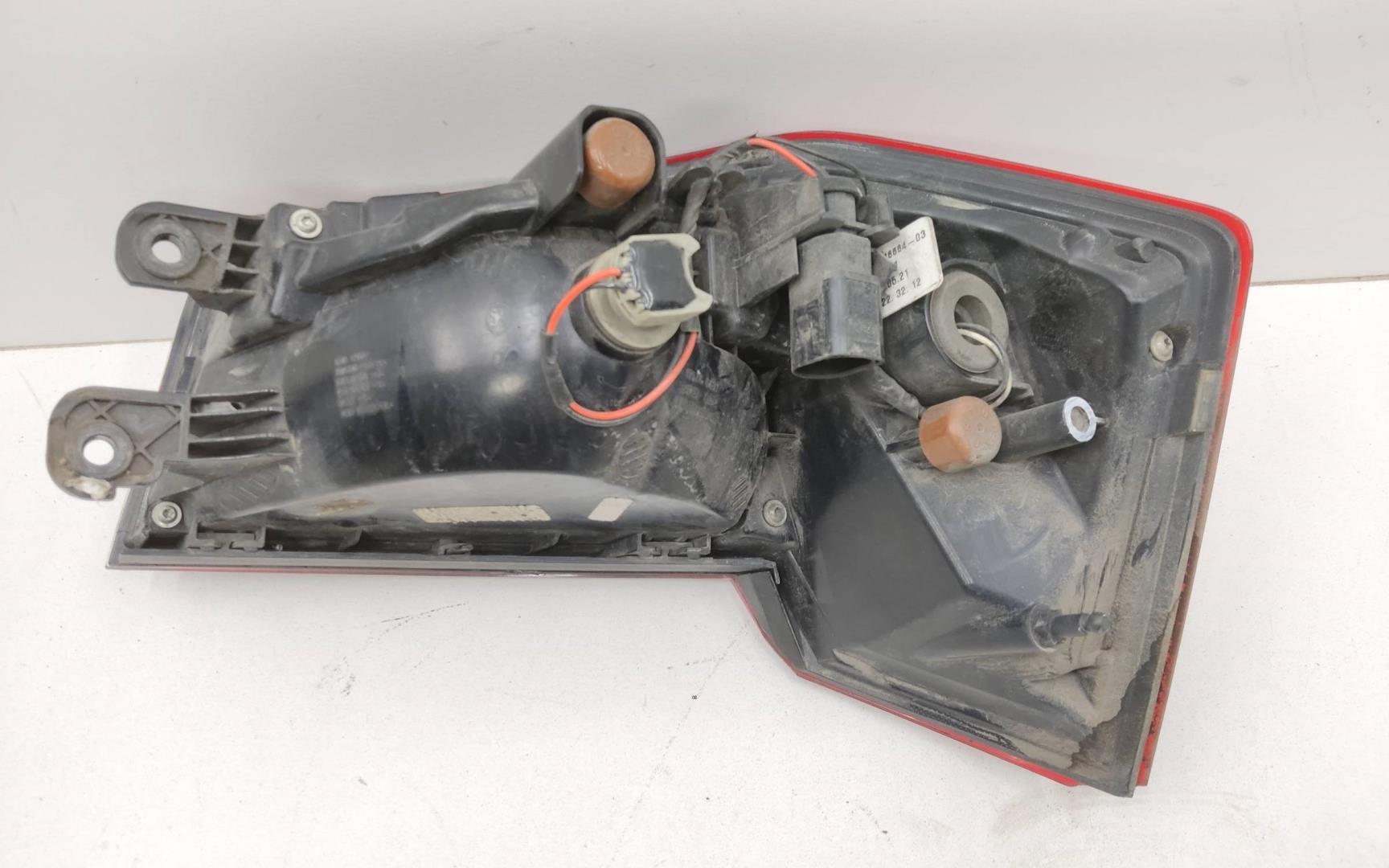 Фонарь задний наружный левый