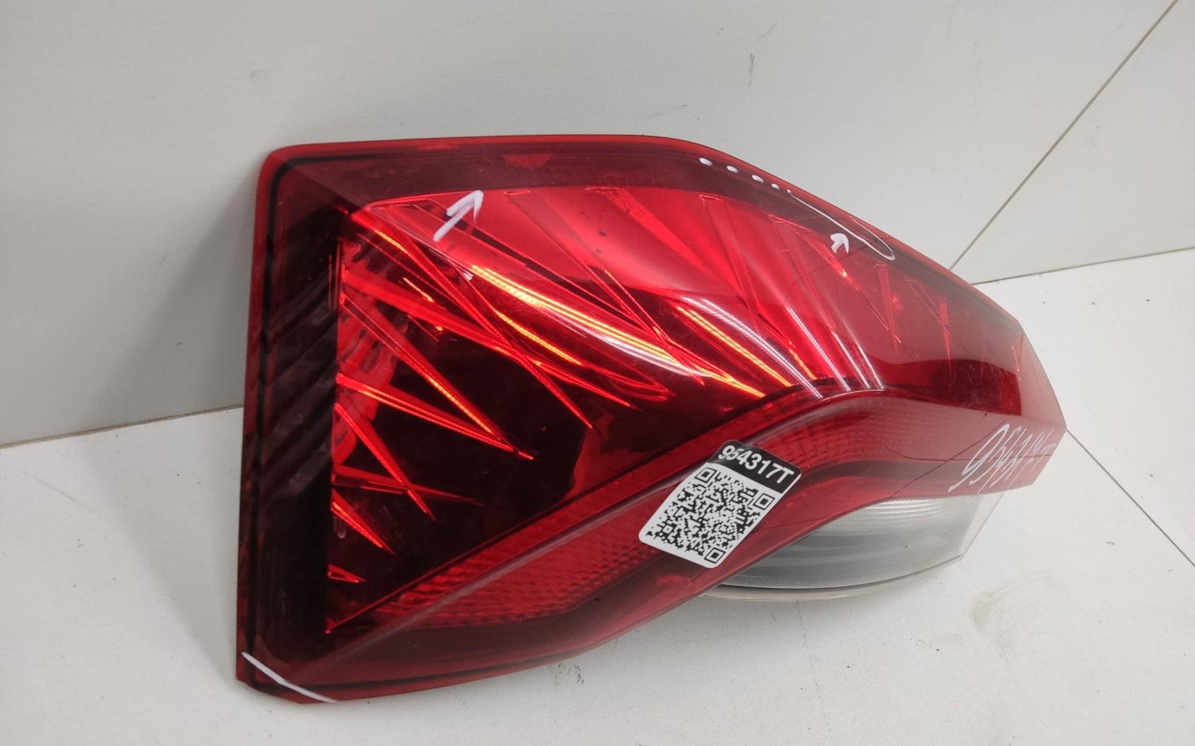 Фонарь задний наружный левый