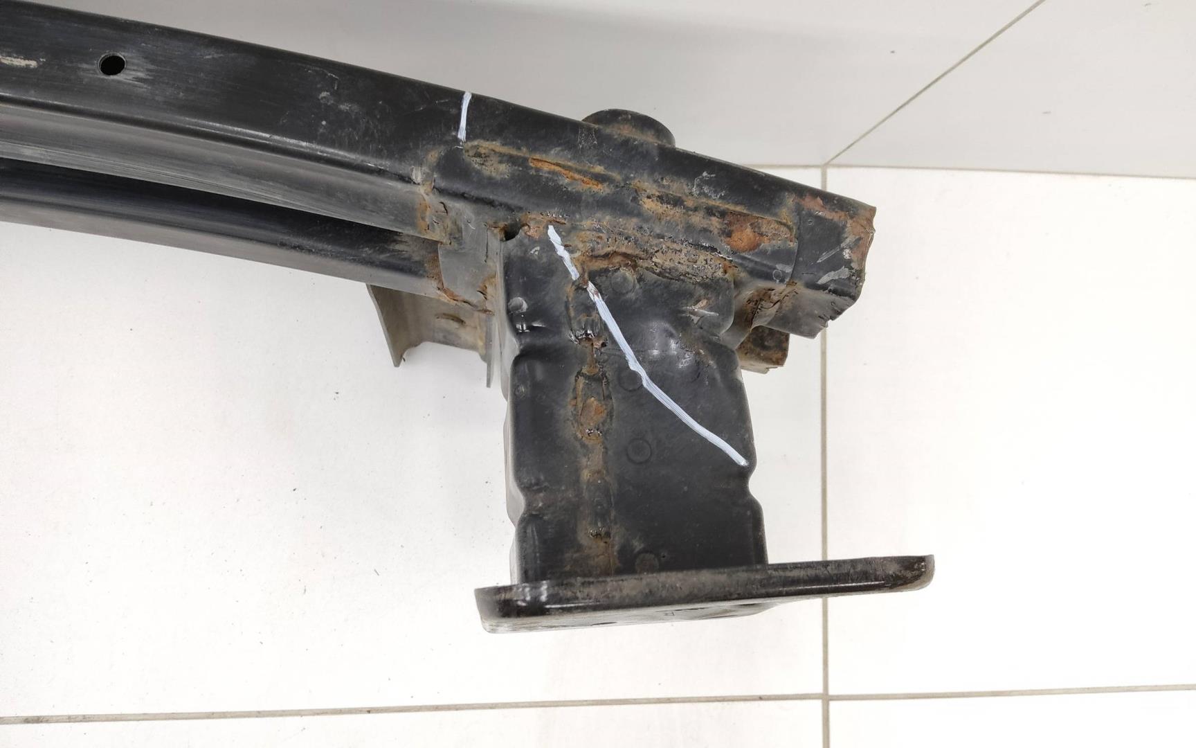 Усилитель переднего бампера