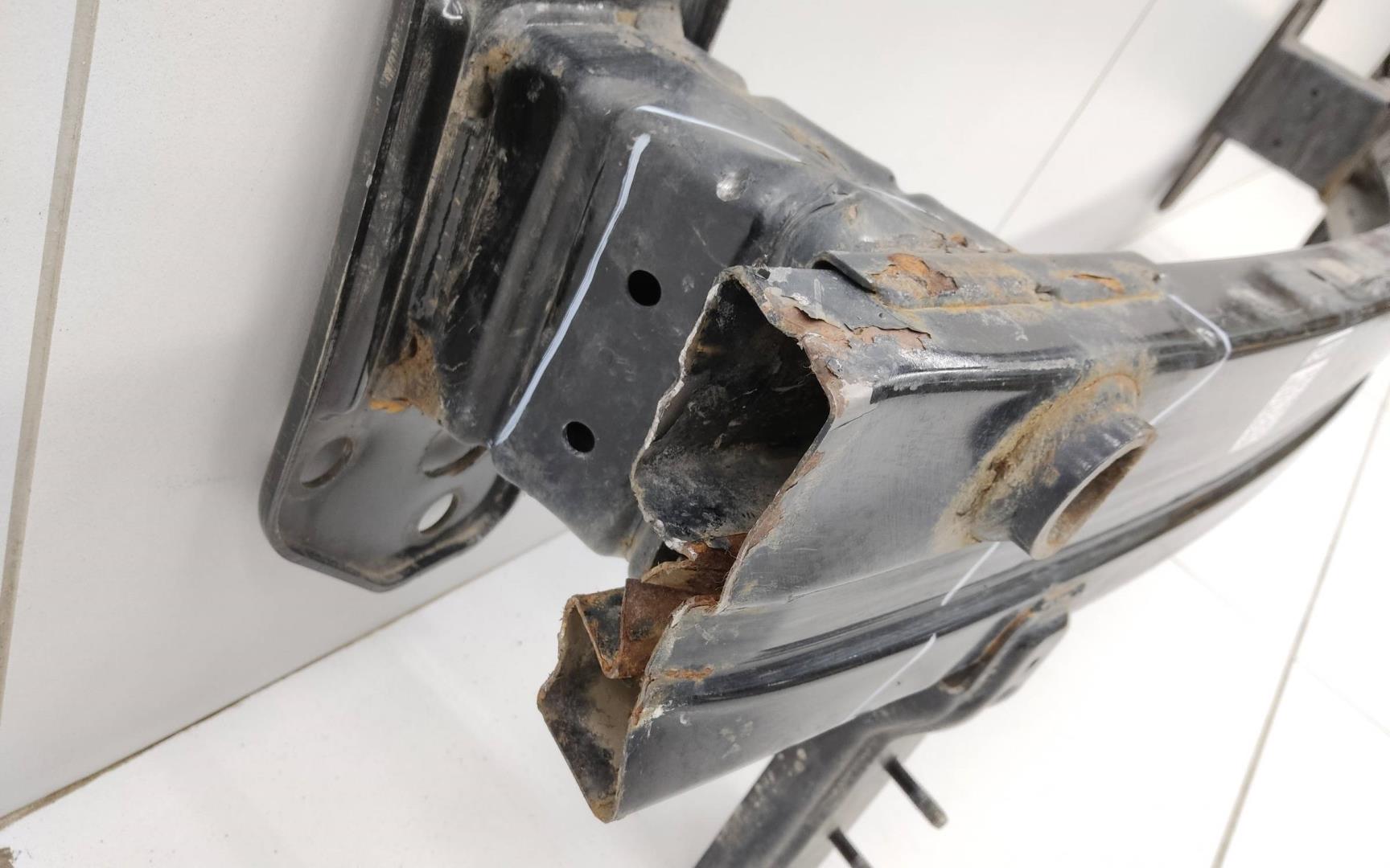 Усилитель переднего бампера