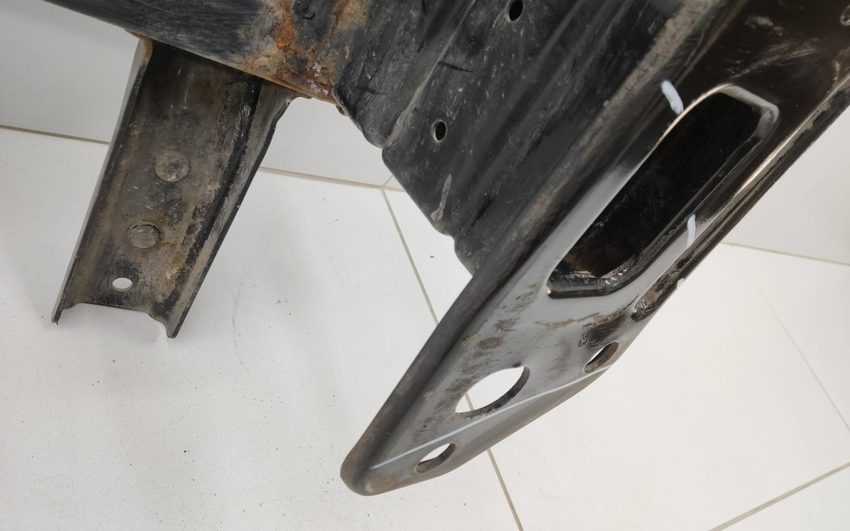 Усилитель переднего бампера