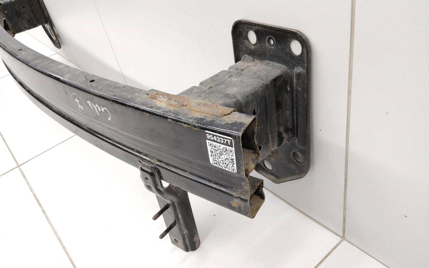 Усилитель переднего бампера