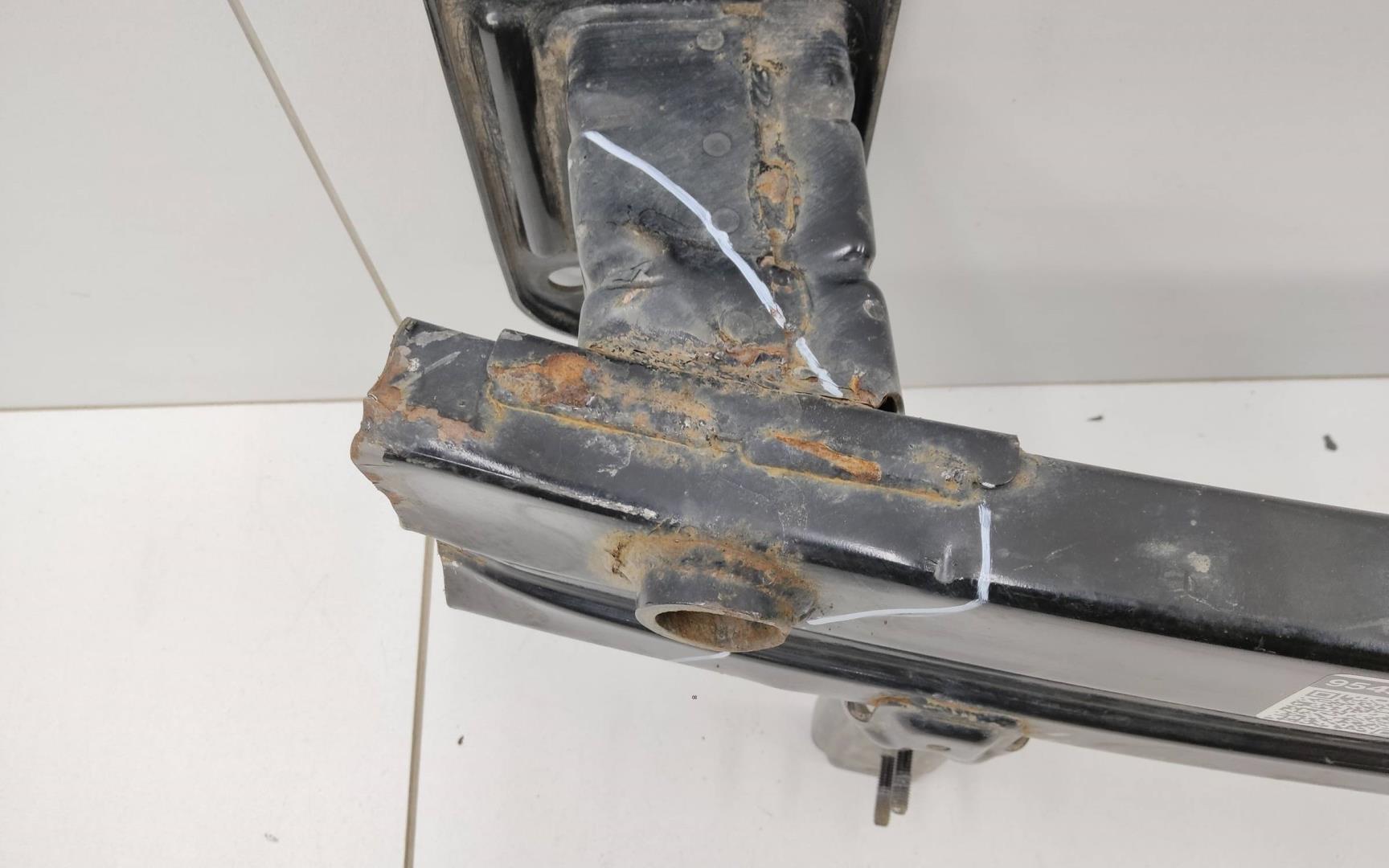 Усилитель переднего бампера