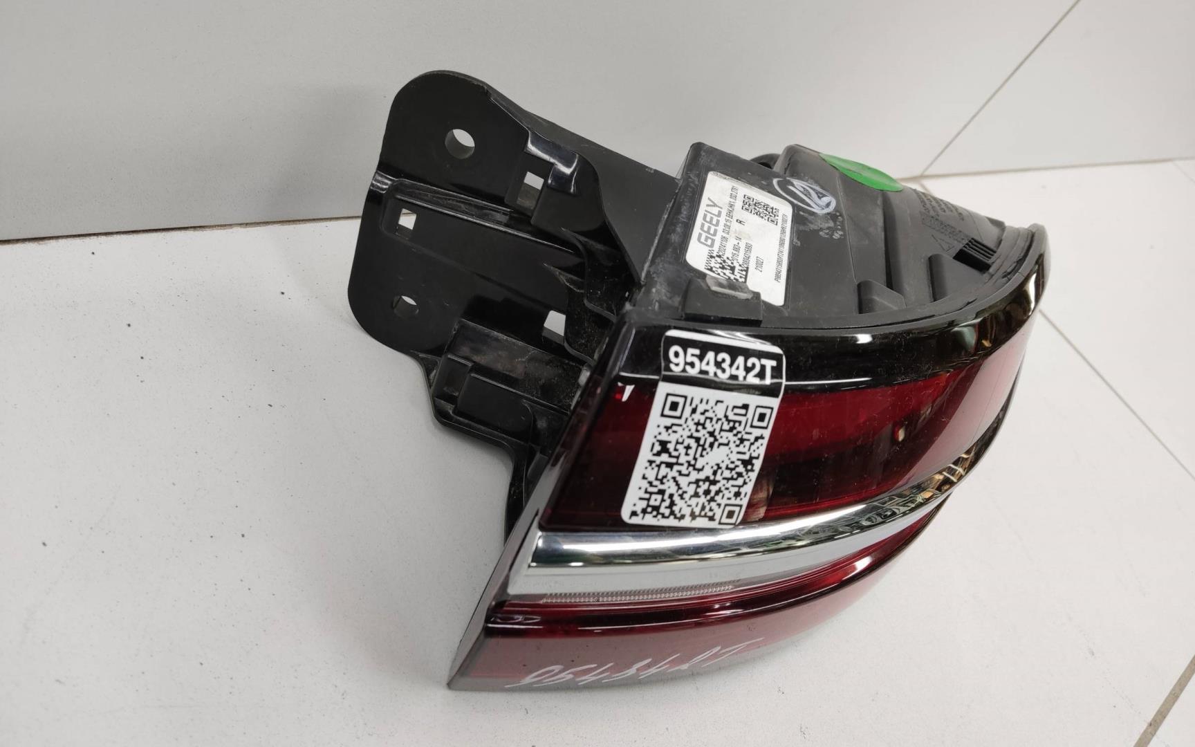 Фонарь задний наружный правый