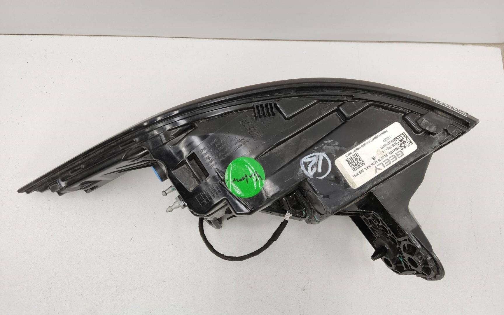 Фонарь задний наружный правый