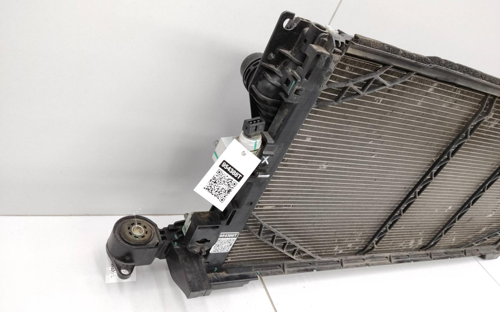 Радиатор охлаждения двигателя основной