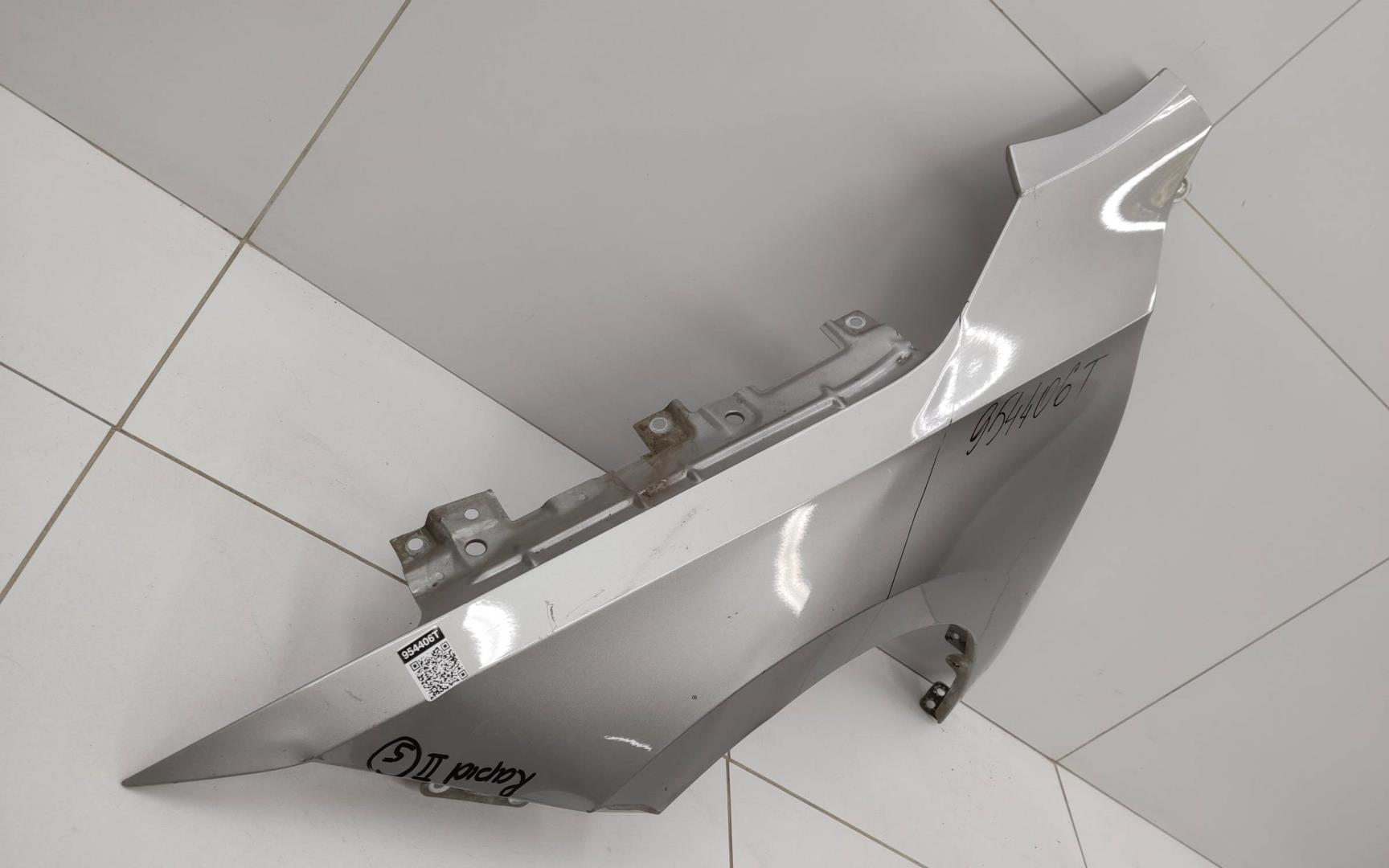 Крыло переднее левое