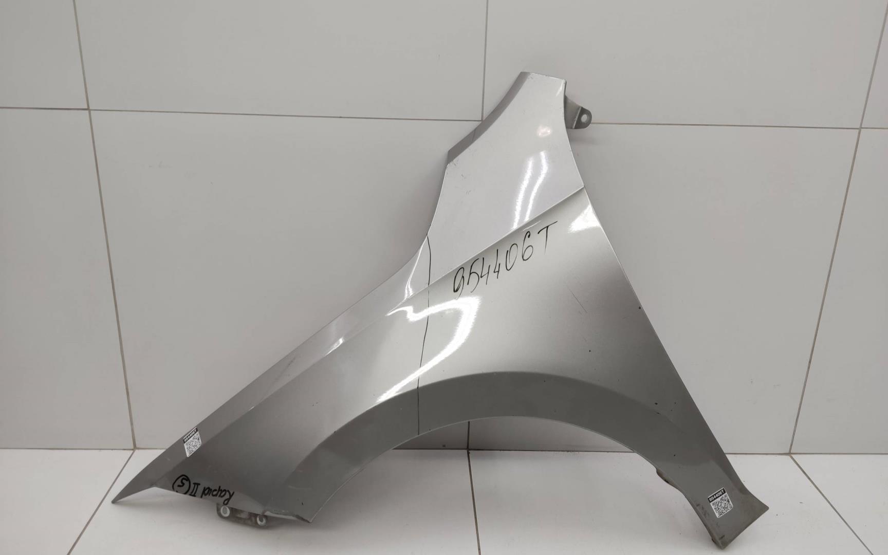 Крыло переднее левое