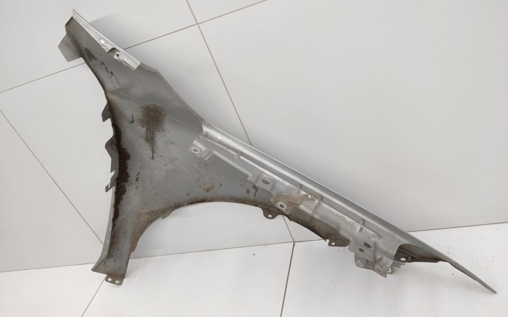 Крыло переднее левое