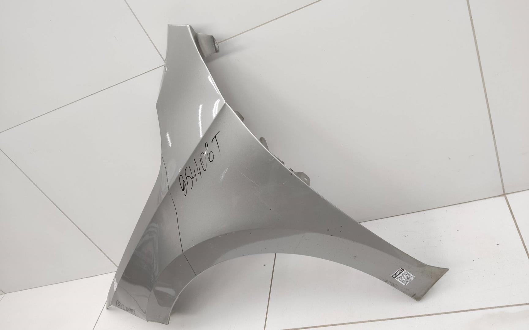 Крыло переднее левое