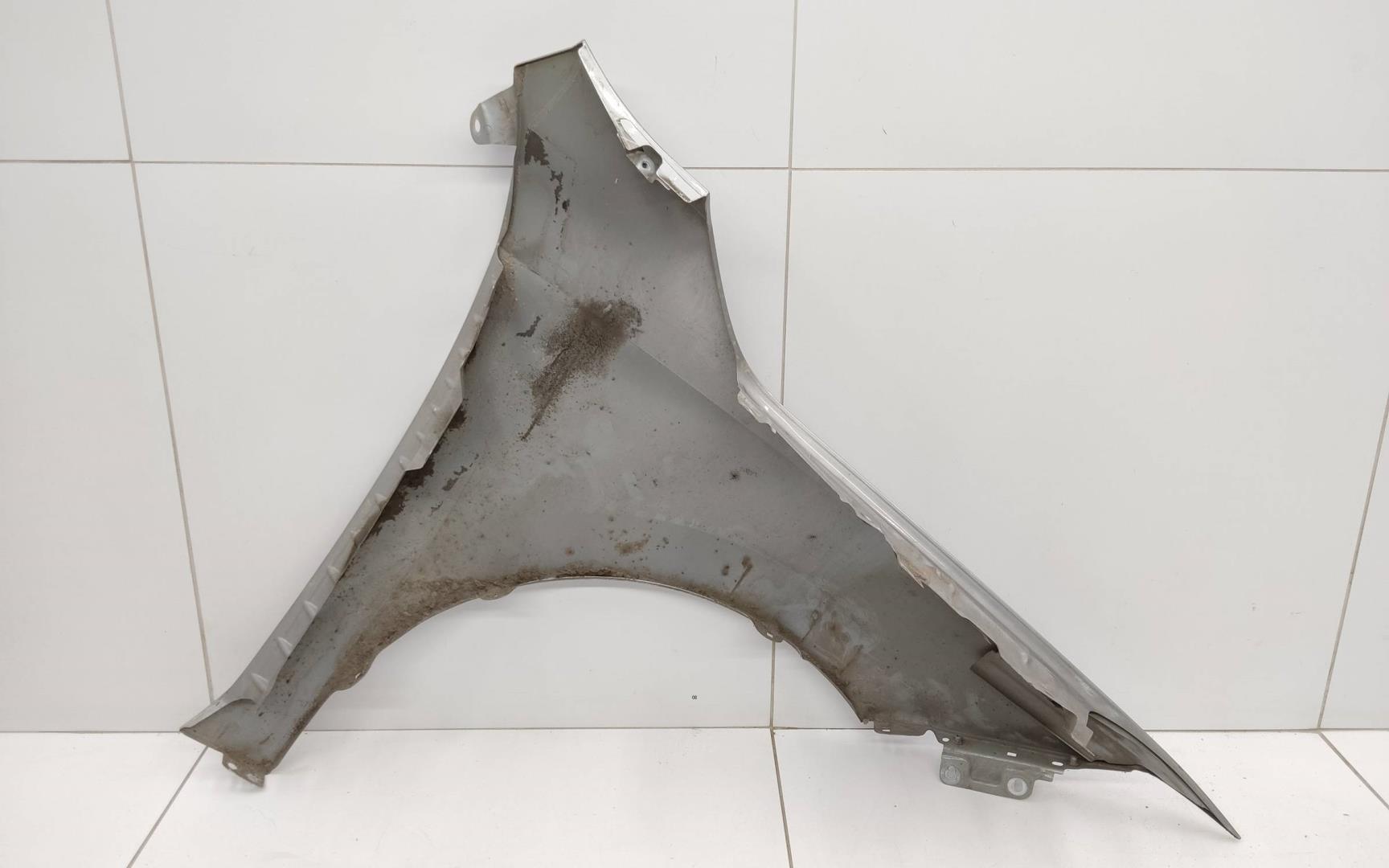 Крыло переднее левое