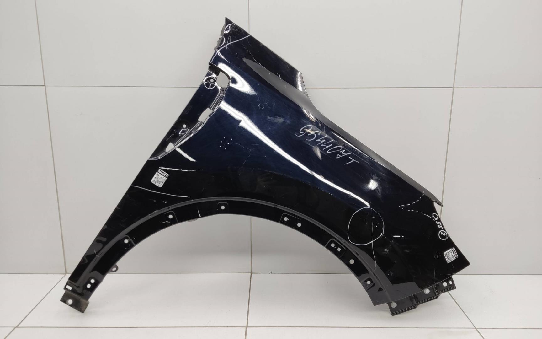 Крыло переднее правое