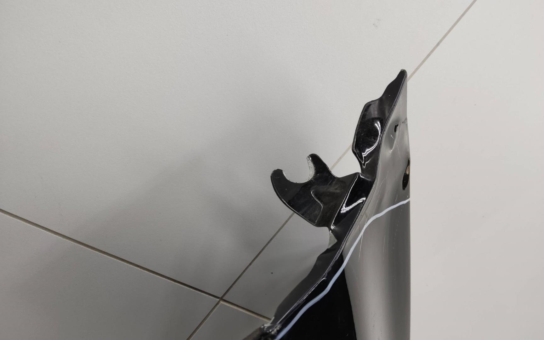 Крыло переднее правое