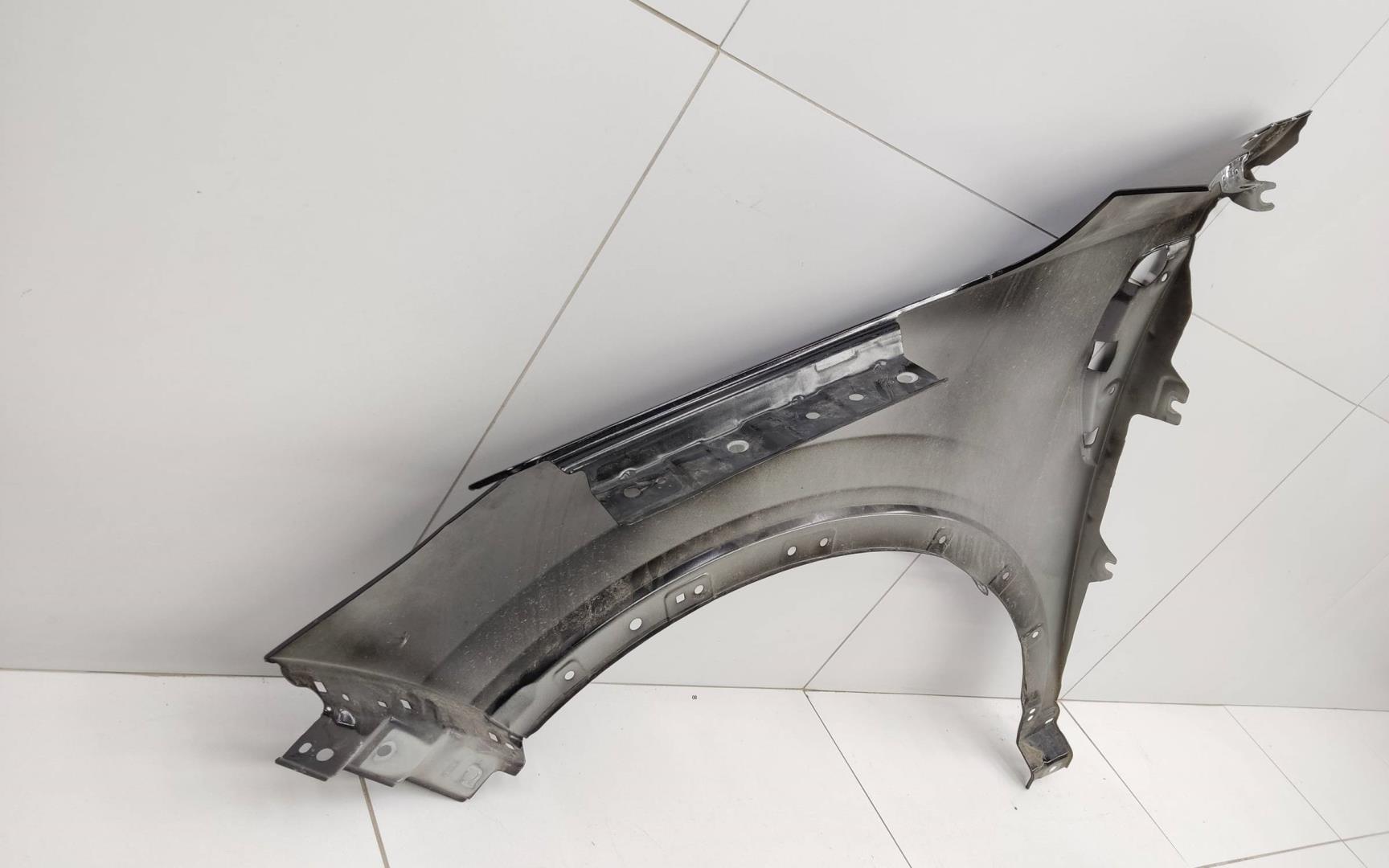 Крыло переднее правое