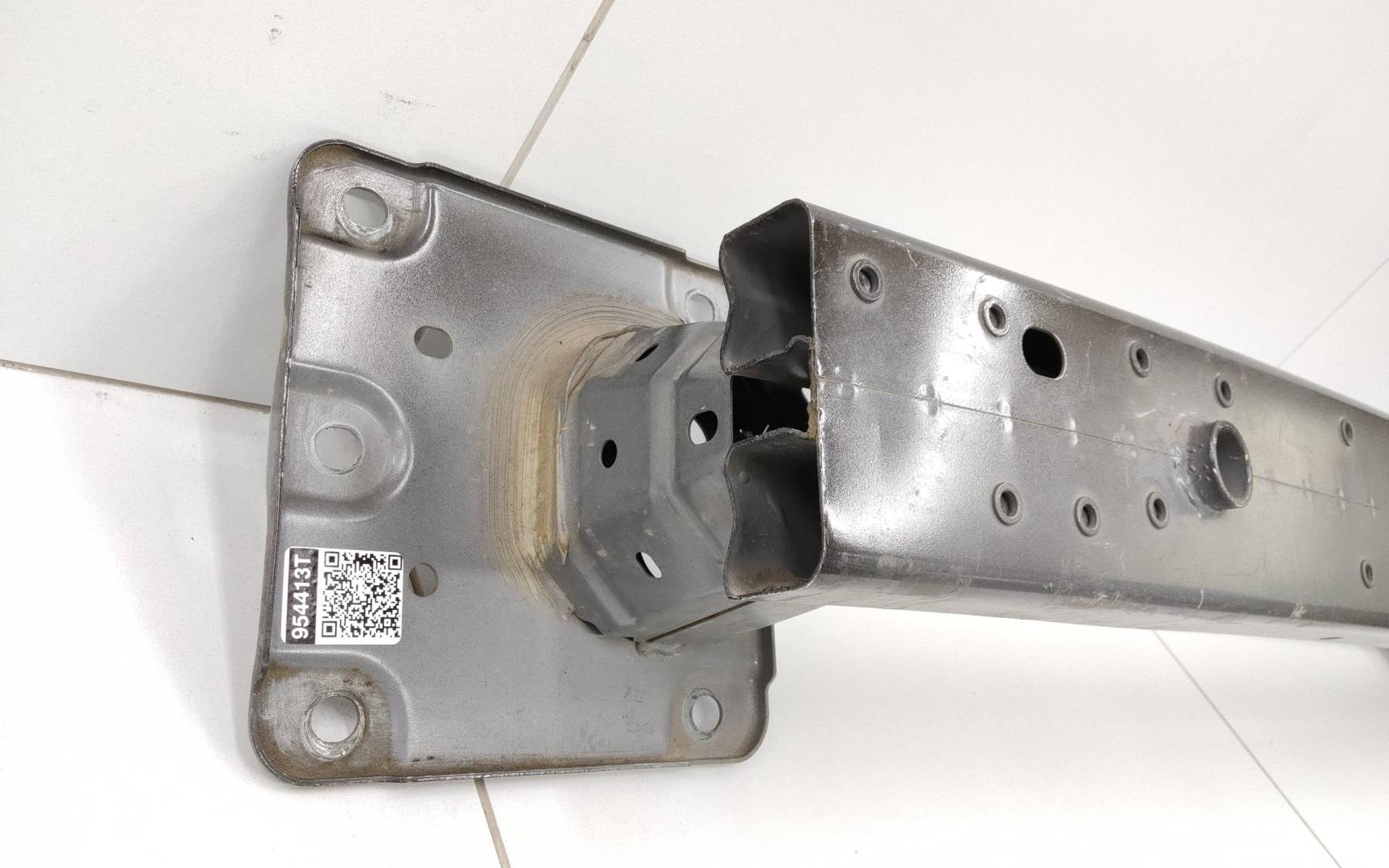 Усилитель переднего бампера