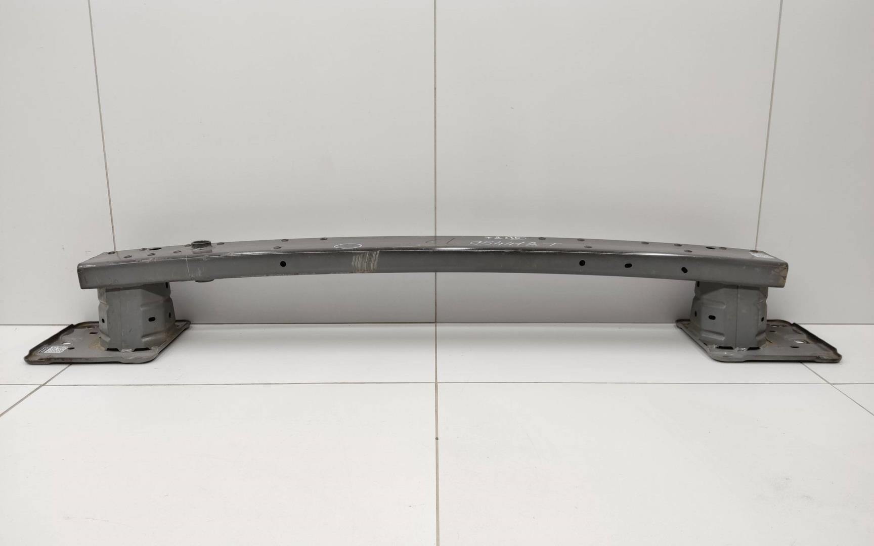 Усилитель переднего бампера