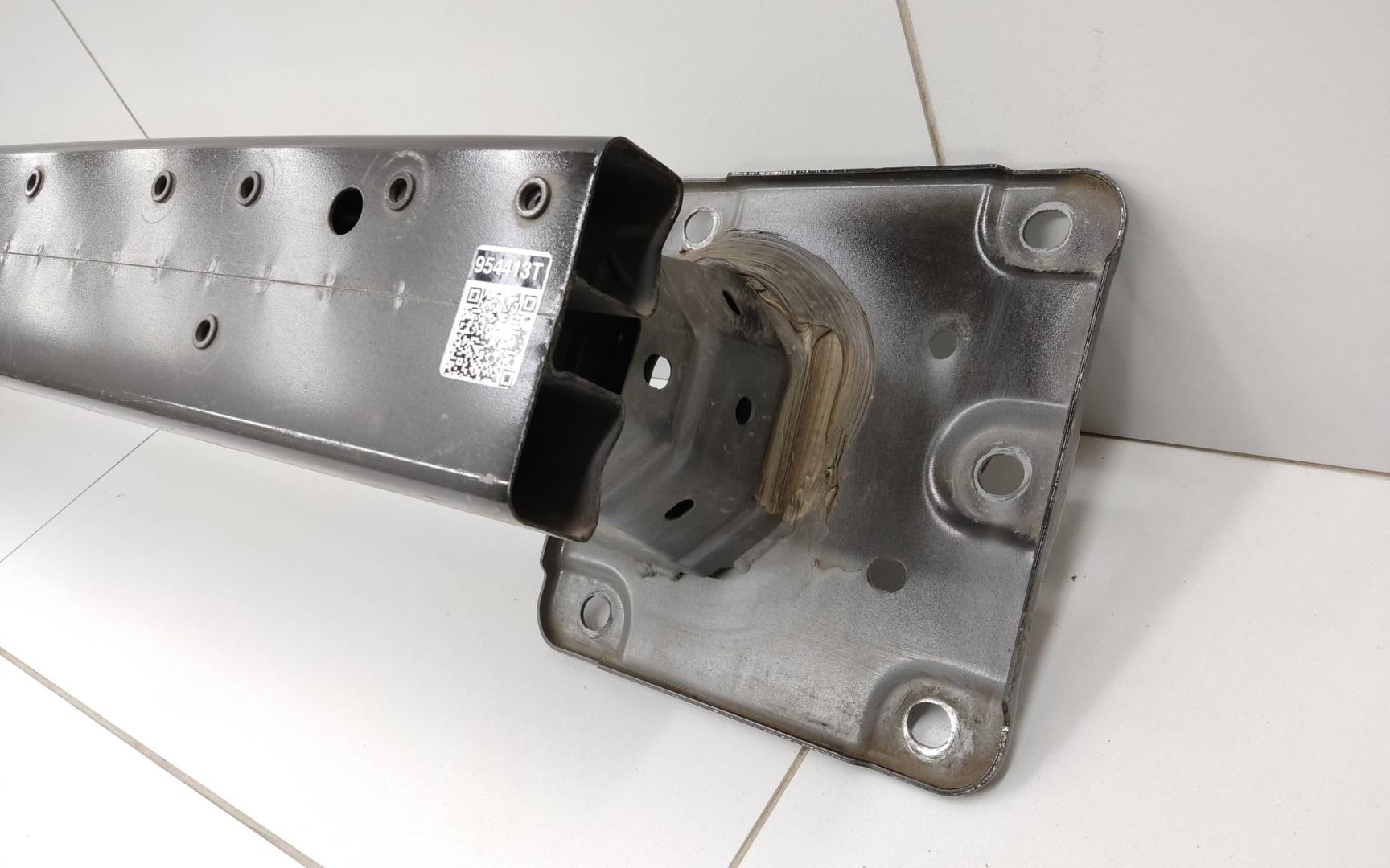 Усилитель переднего бампера