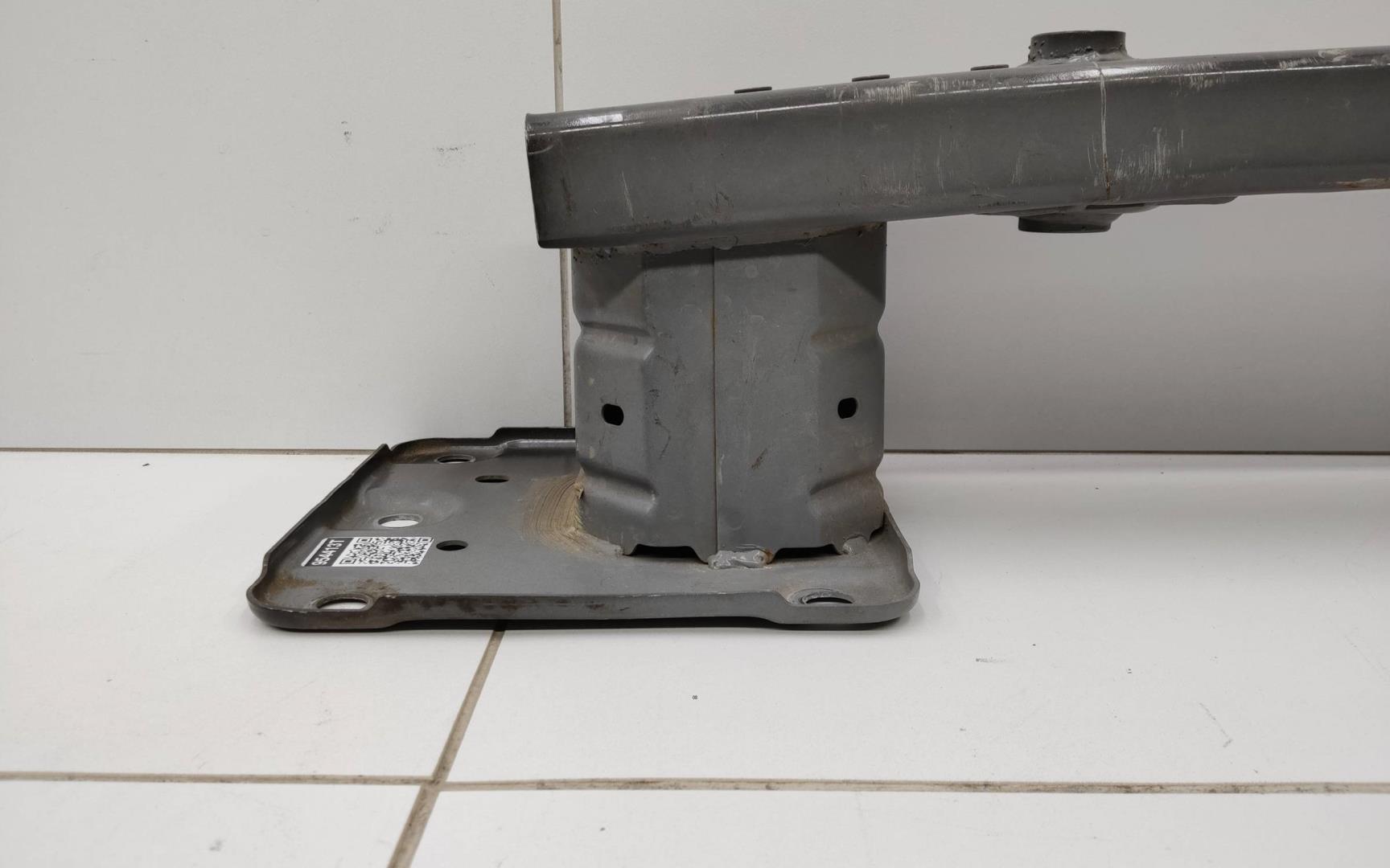 Усилитель переднего бампера