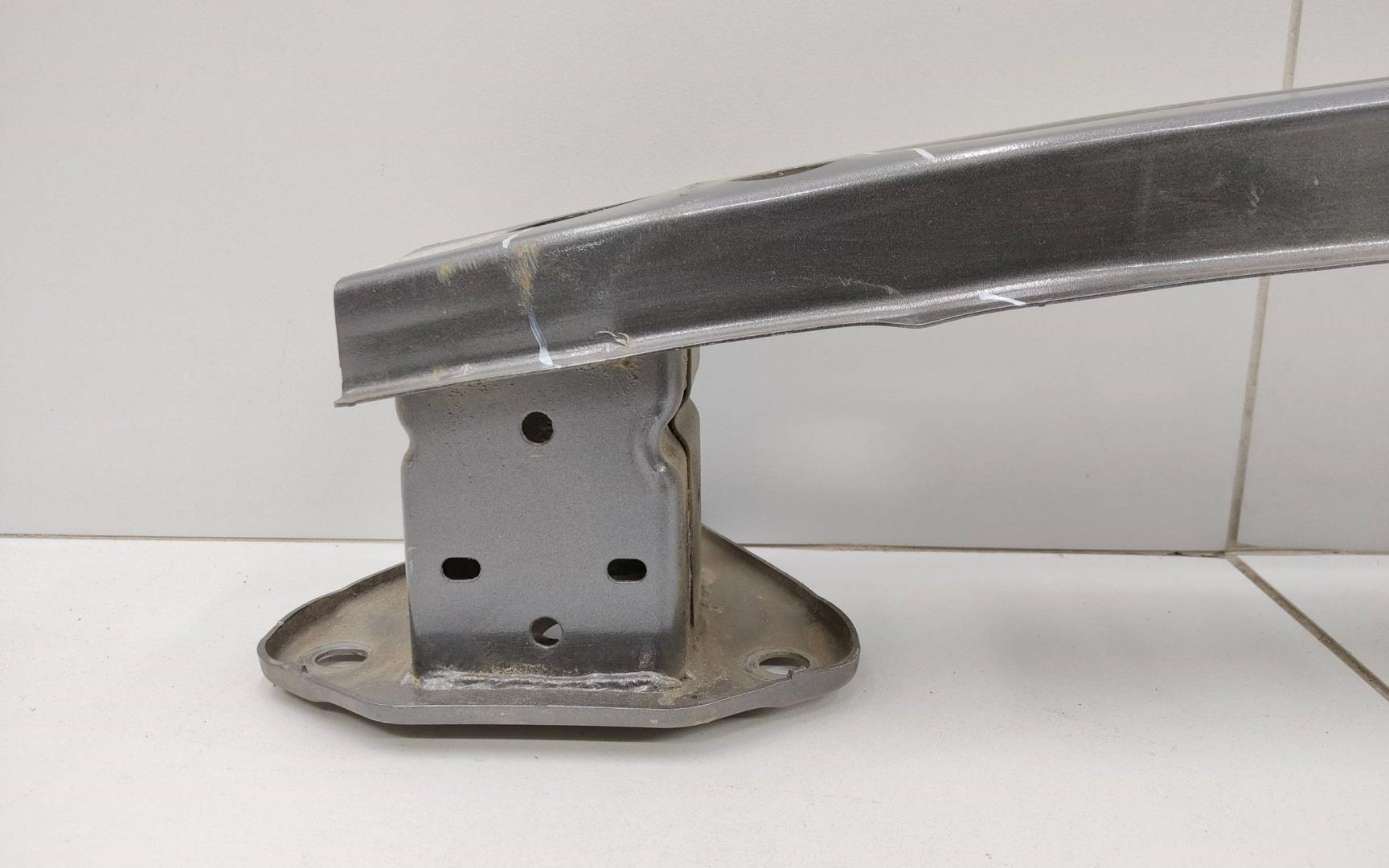 Усилитель переднего бампера