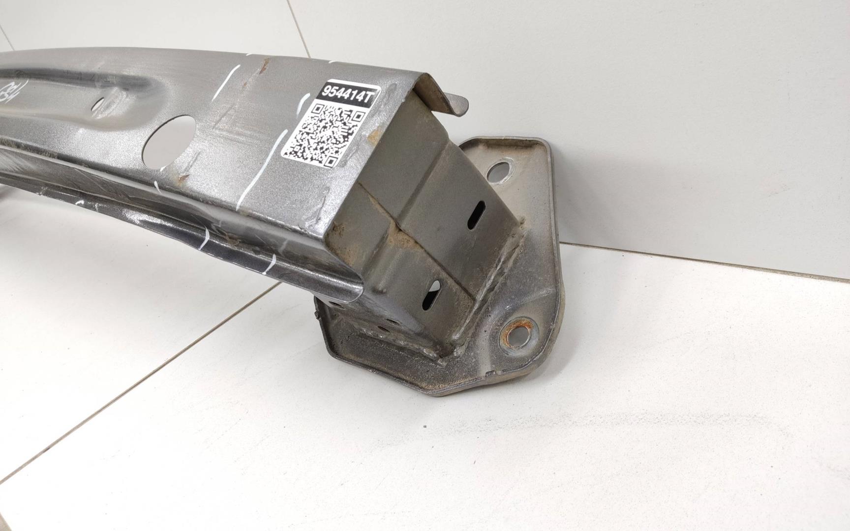 Усилитель переднего бампера