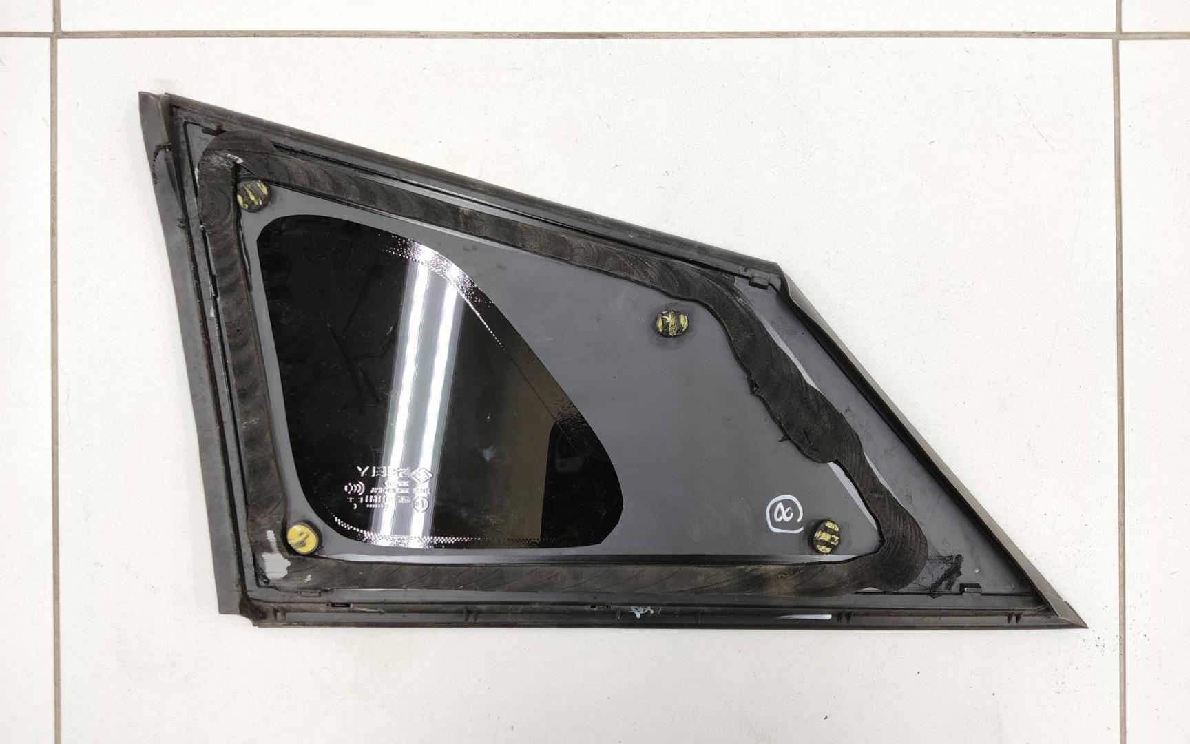 Стекло кузовное глухое правое