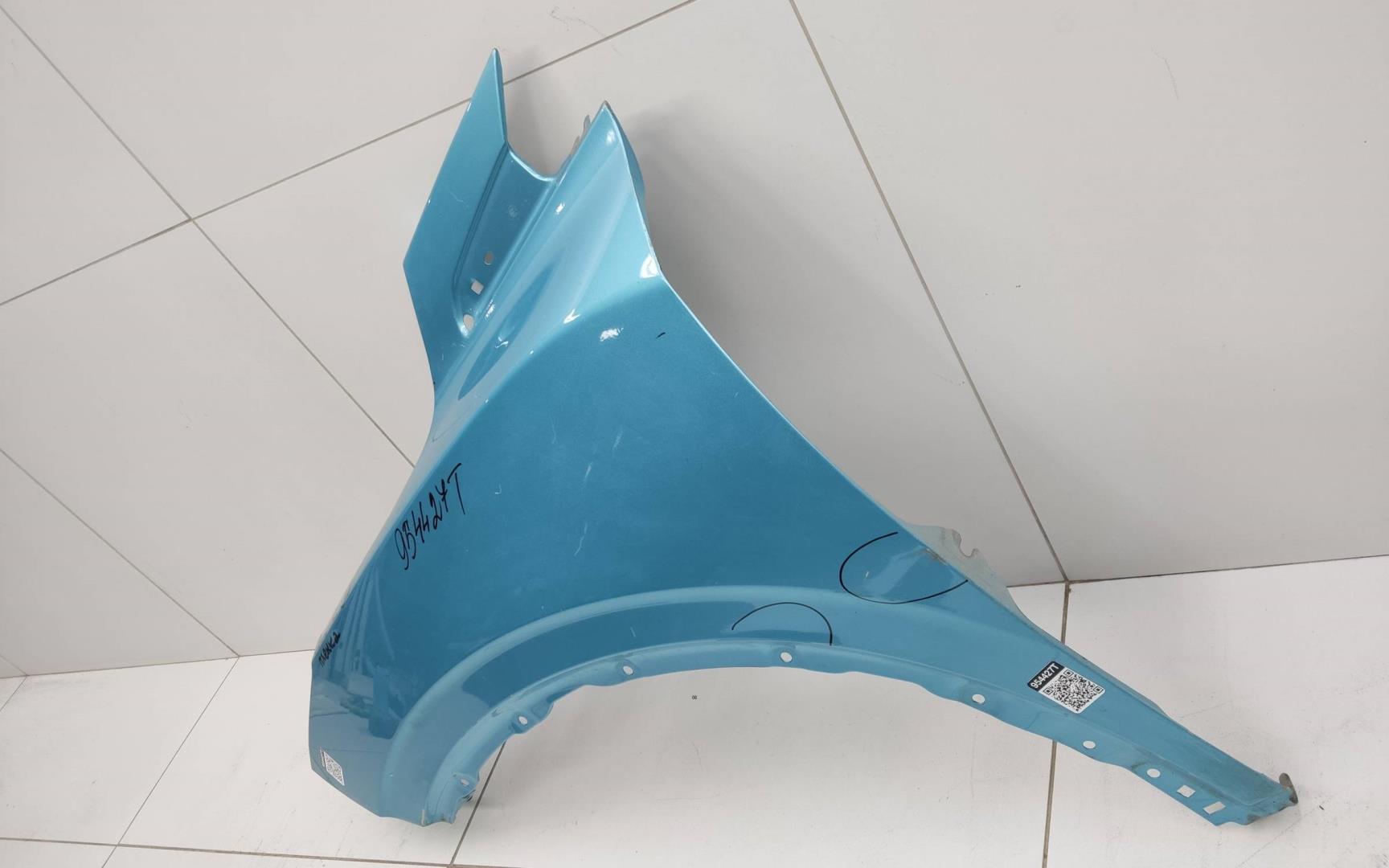 Крыло переднее левое