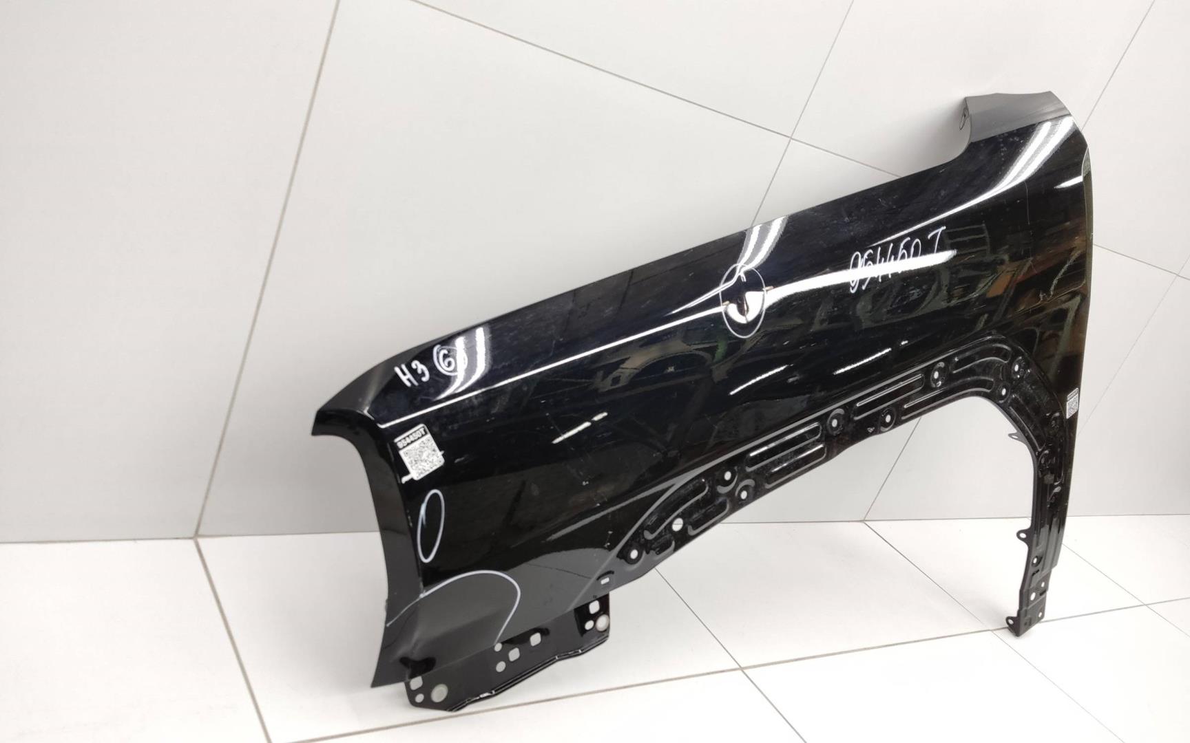 Крыло переднее левое