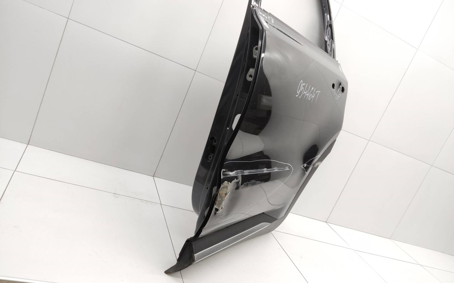 Дверь задняя левая