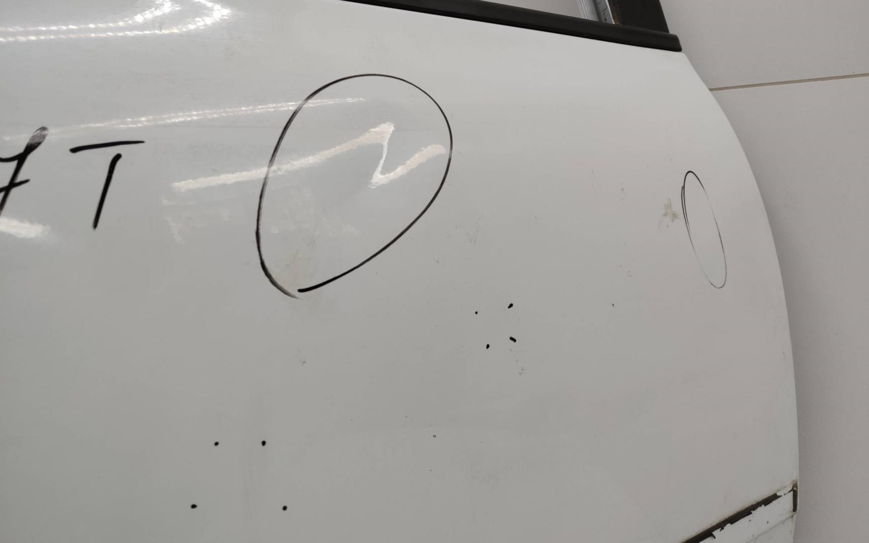 Дверь задняя правая