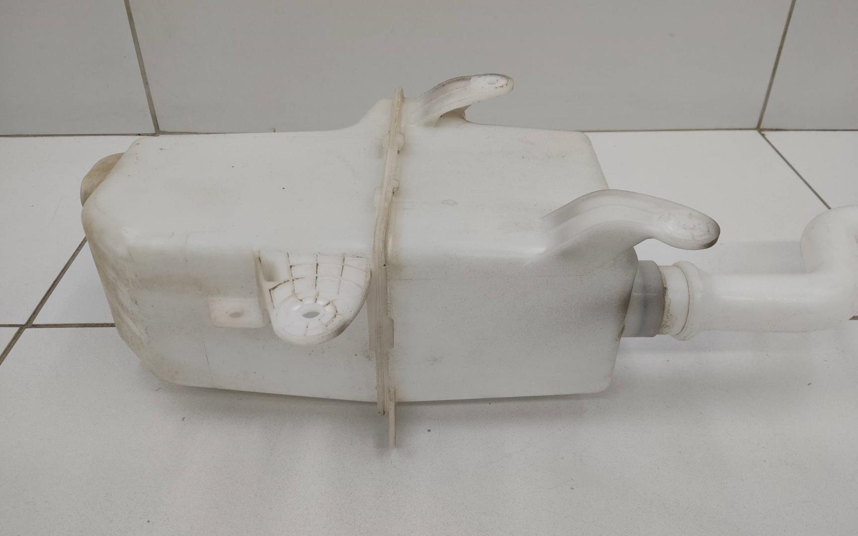 Бачок омывателя лобового стекла