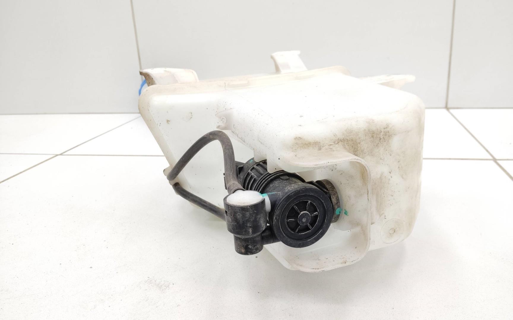 Бачок омывателя лобового стекла