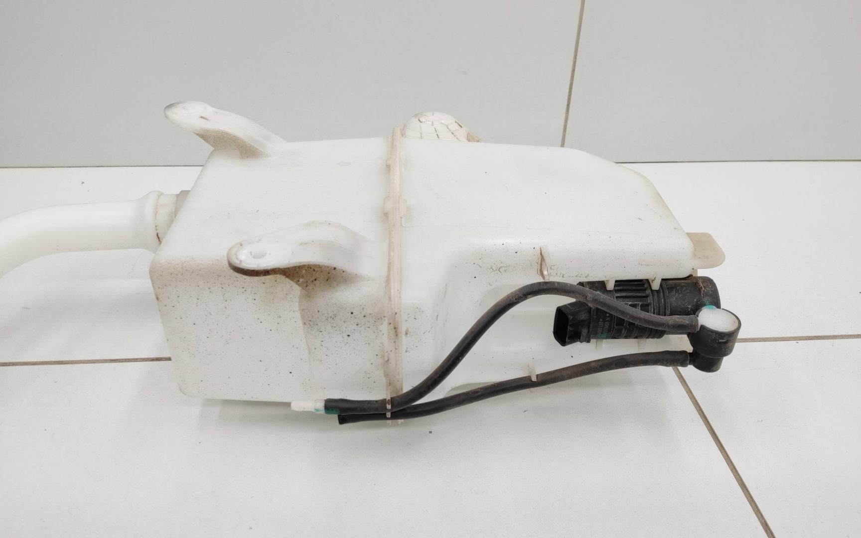 Бачок омывателя лобового стекла