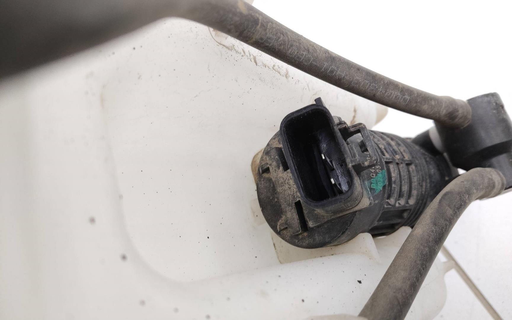 Бачок омывателя лобового стекла